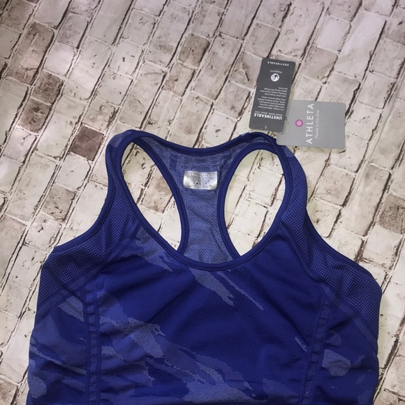 Athleta top🔴 - Picture 2 of 3